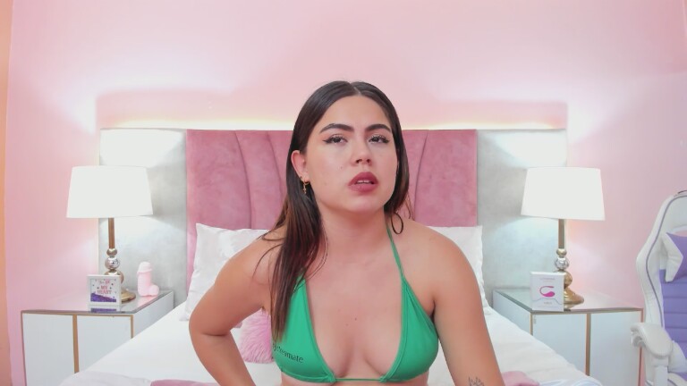 ElleWesst's Streamate show and profile