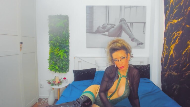 AvaDeArmond's Streamate show and profile