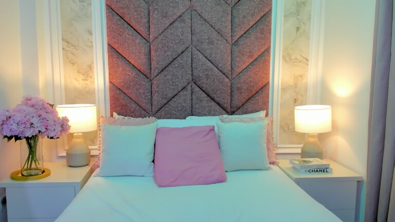 ScarletShinee's Streamate show and profile