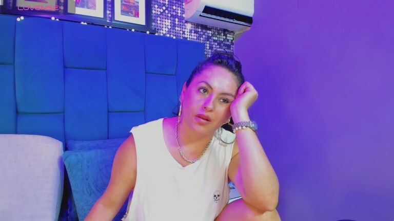 hannymilf's Streamate show and profile