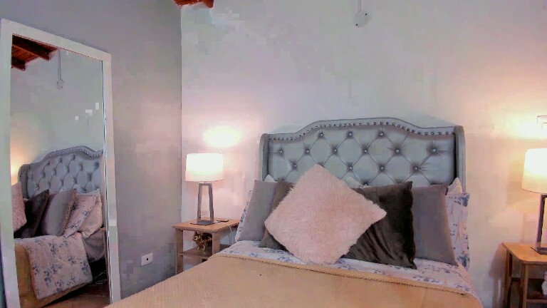 NiaMoon's Streamate show and profile