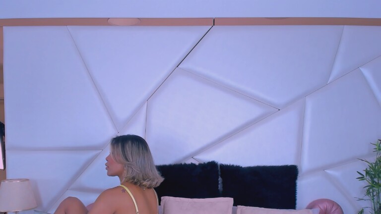 MarcelaBraga's Streamate show and profile