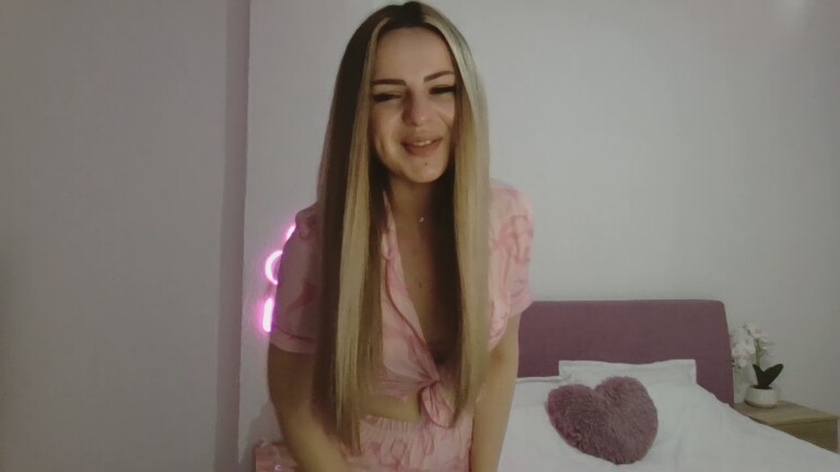 EMYILIA's Streamate show and profile