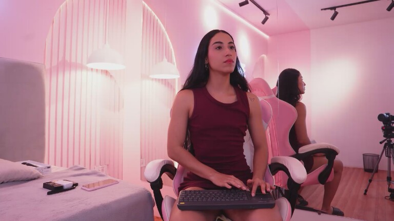 JuliaLaurent's Streamate show and profile