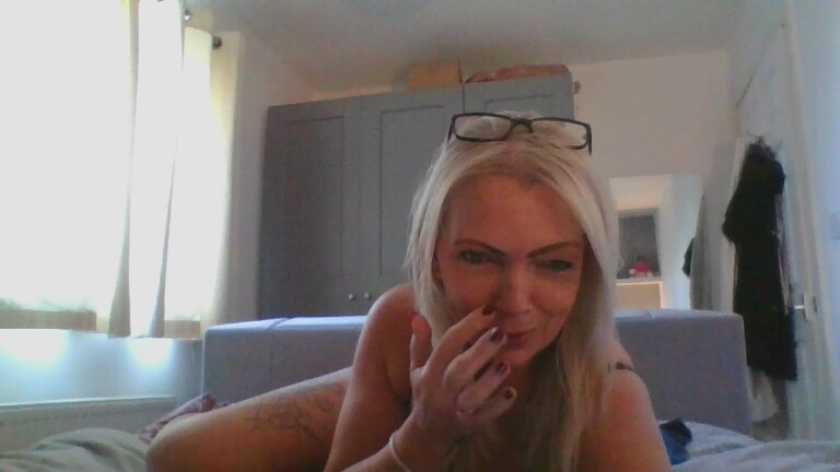 Elly49's Streamate show and profile