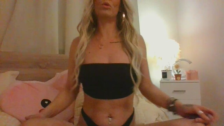 NaughtyLeahUK's Streamate show and profile