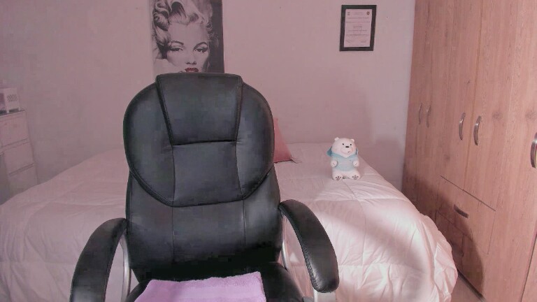 AmeliaBrown69's Streamate show and profile