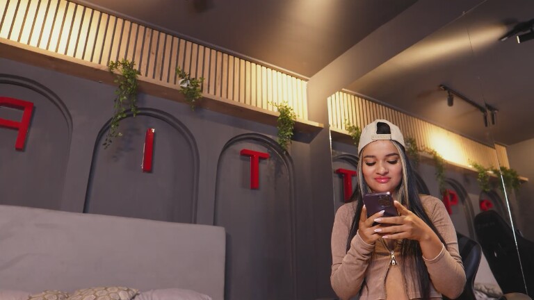 BratzLuxy's Streamate show and profile