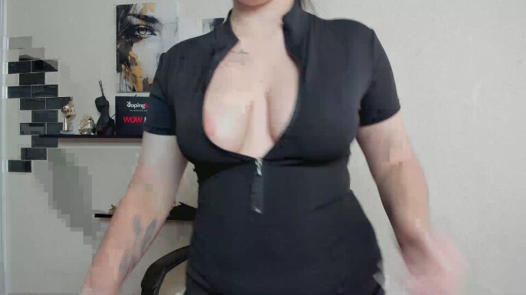 GlamNova's Streamate show and profile