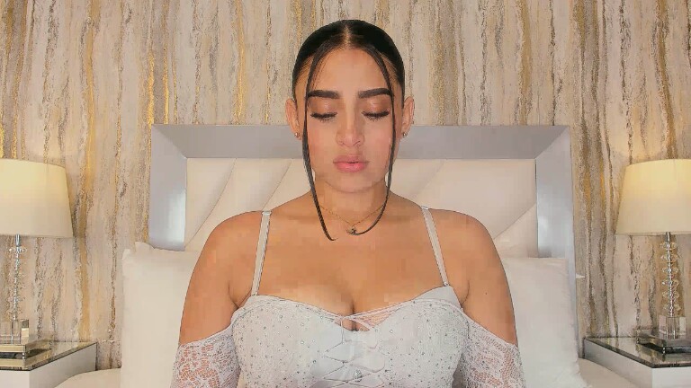 Sara_Hanniston's Streamate show and profile