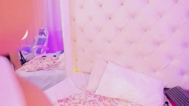 EMA_LAMBERT's Streamate show and profile