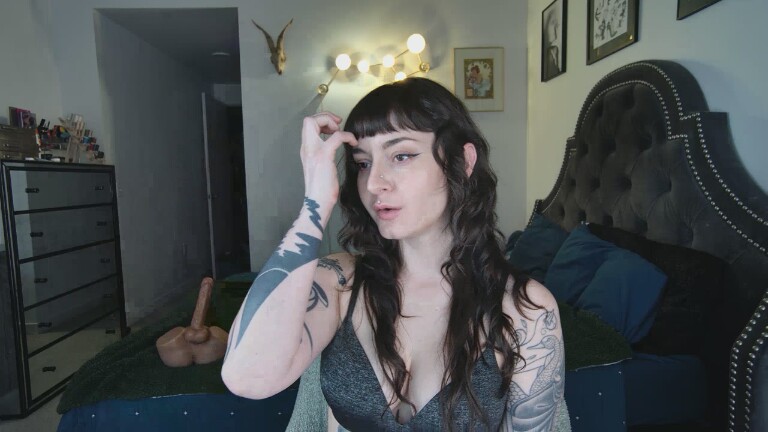 QueenAvaline's Streamate show and profile