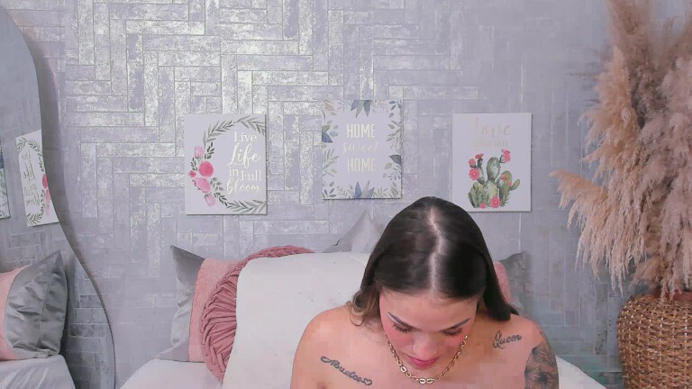 SaraBacker's Streamate show and profile