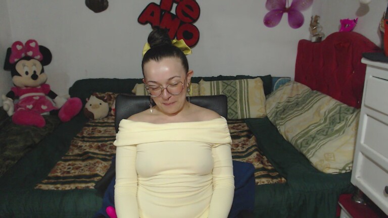 Angela18honey's Streamate show and profile