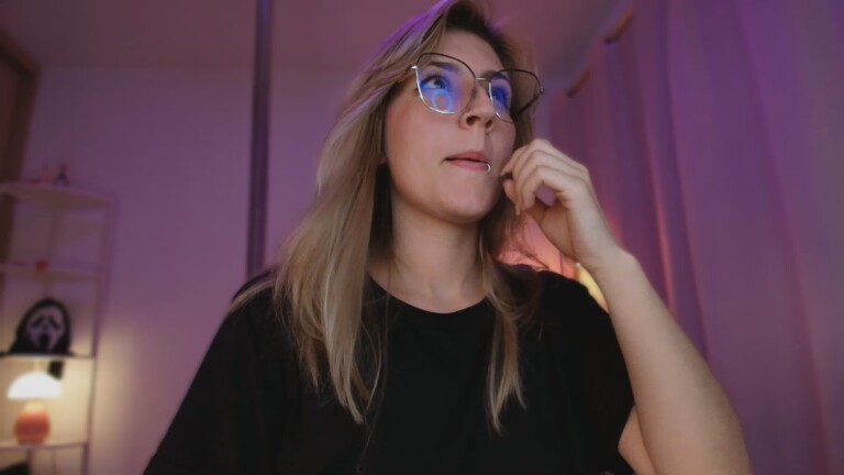 LindaSofiaa's Streamate show and profile