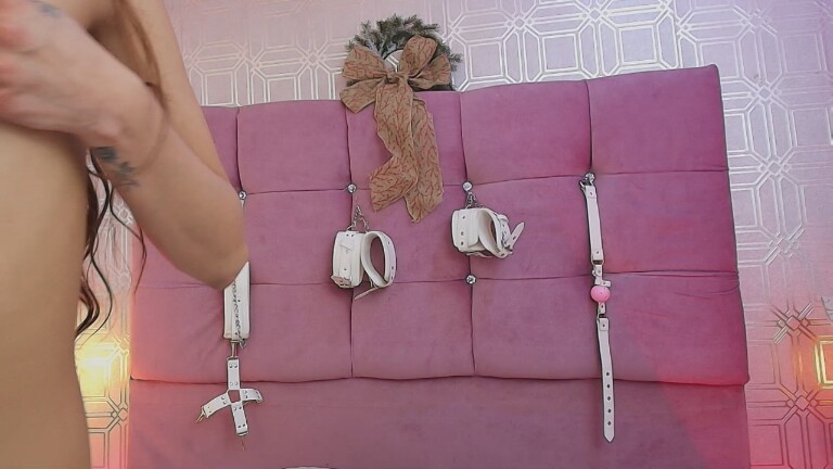 Lilith_Suarez's Streamate show and profile