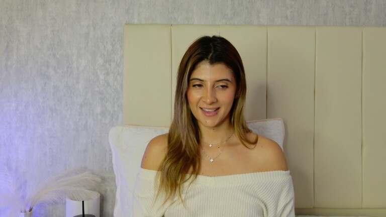 ValentinaCastillo's Streamate show and profile