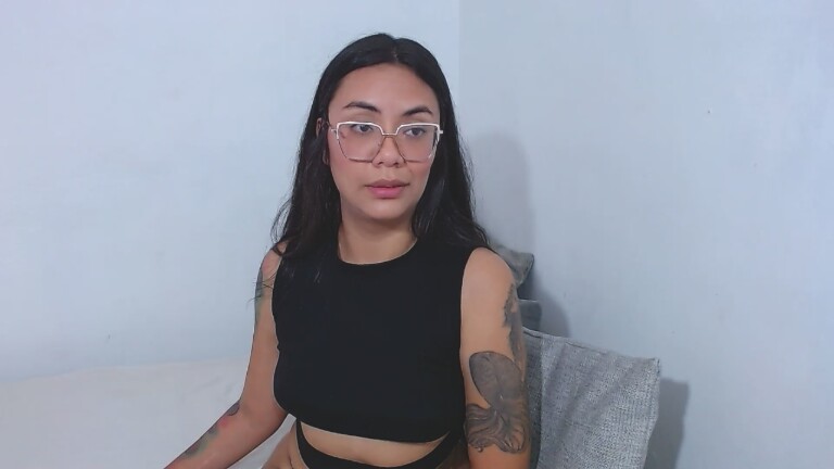 Luna_Gomez's Streamate show and profile