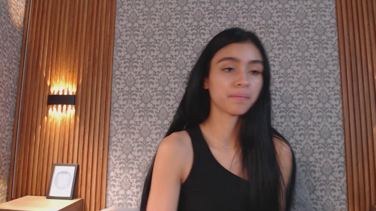 Charlotte_18's Streamate show and profile