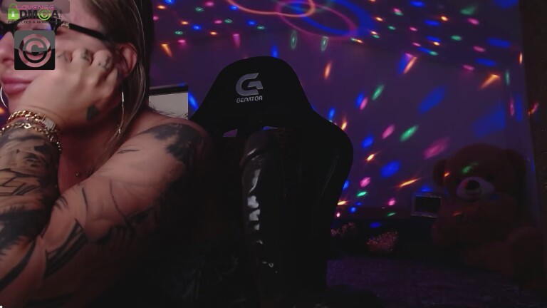 SonyaDevon's Streamate show and profile