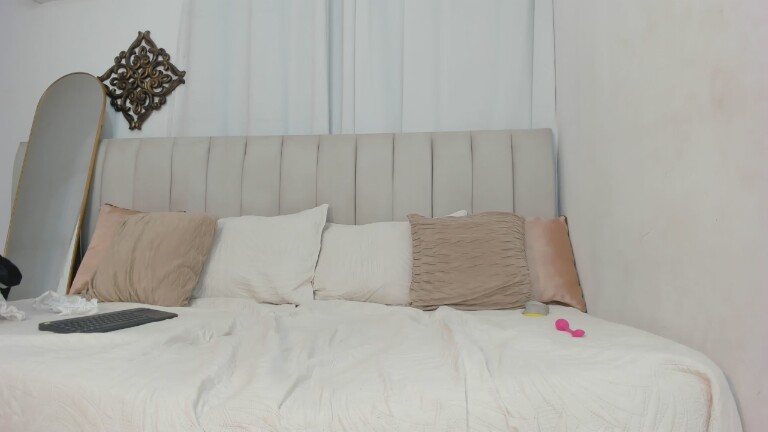 SophiaJohnes's Streamate show and profile