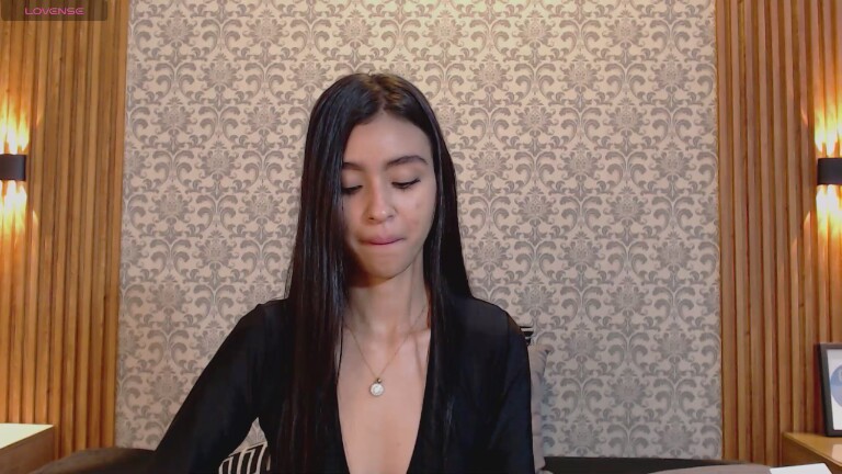 Charlotte_18's Streamate show and profile