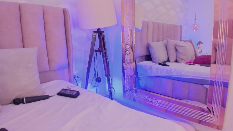 miaxdoll's Streamate show and profile