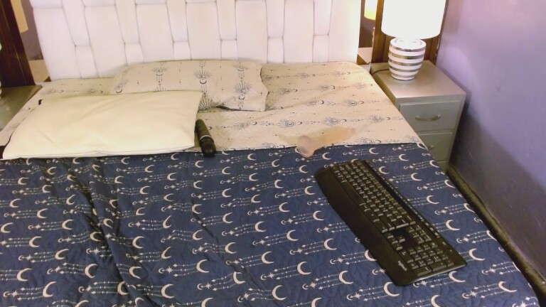 AnnieCarries's Streamate show and profile