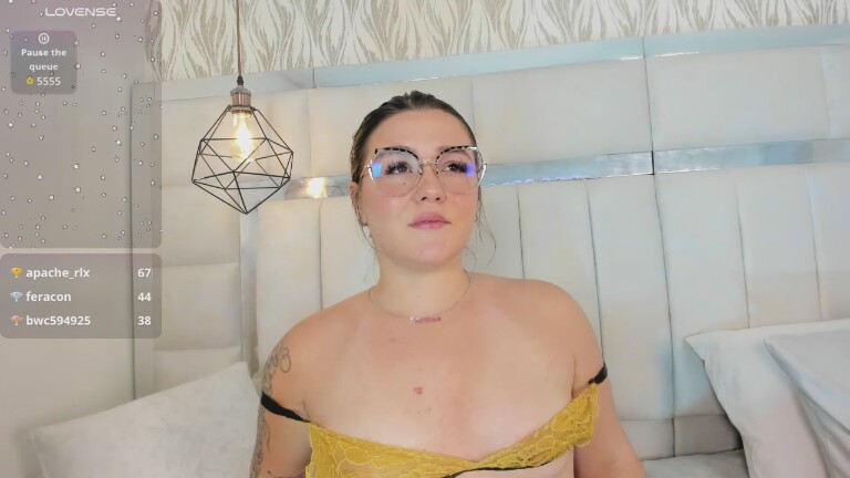 dalhiaaa's Streamate show and profile