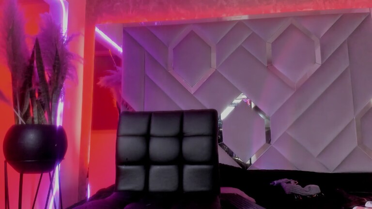 SaaraFoox's Streamate show and profile