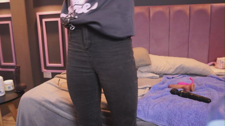 ZaraMiiuw's Streamate show and profile