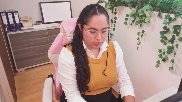 SharaThomas's Streamate show and profile