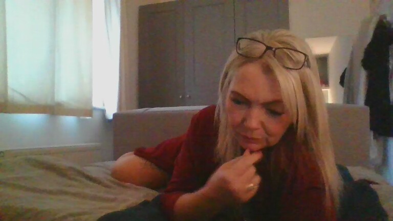 Elly49's Streamate show and profile