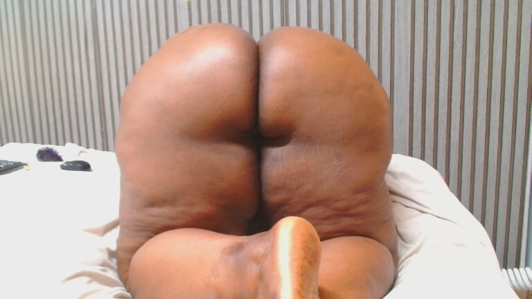 RoyalMassiveAss's Streamate show and profile