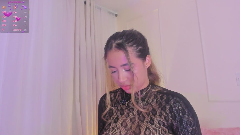 CrystalW's Streamate show and profile