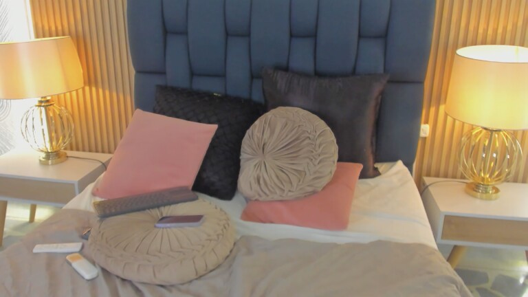 LennaVoss's Streamate show and profile