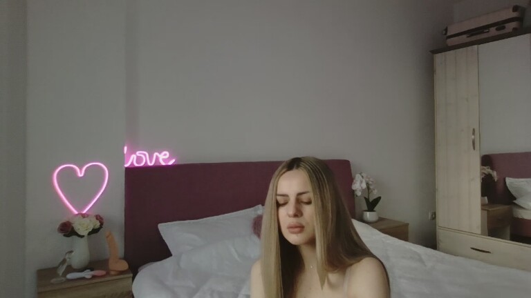 EMYILIA's Streamate show and profile