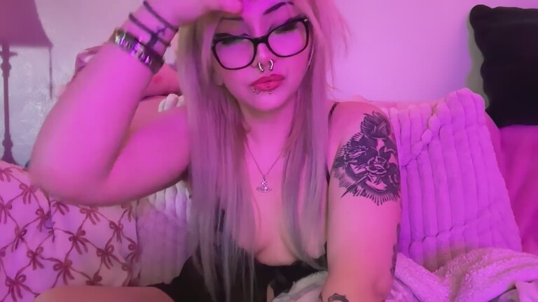 nymphokitty's Streamate show and profile