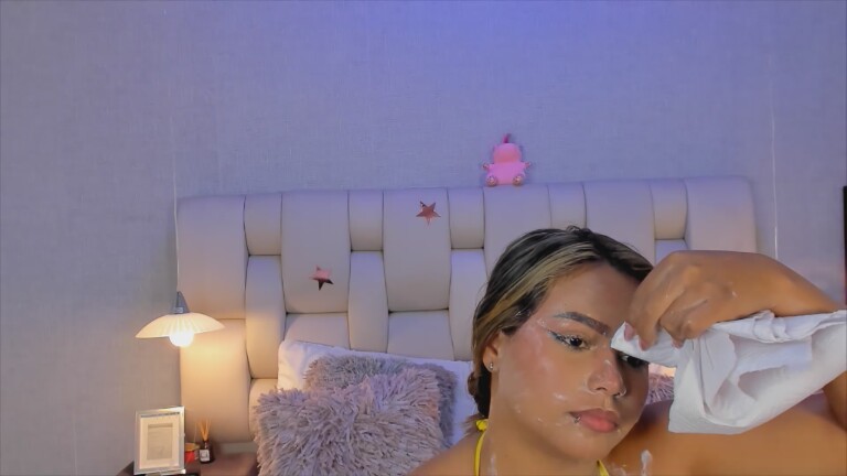 EmmaPrinncess's Streamate show and profile