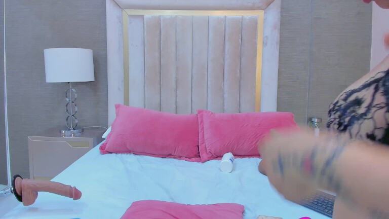 EmiRoseth's Streamate show and profile