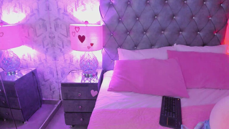 MaddieWaves's Streamate show and profile