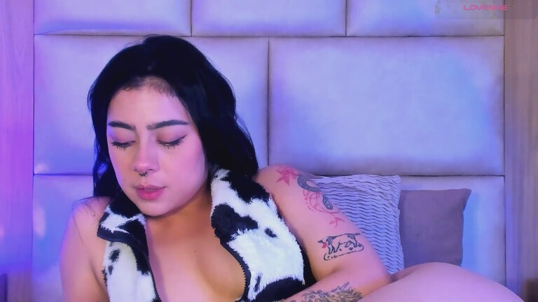 TaniaRedd's Streamate show and profile