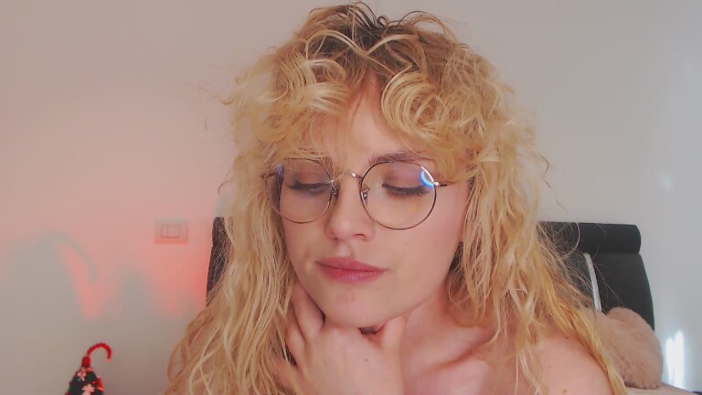 EVYE's Streamate show and profile