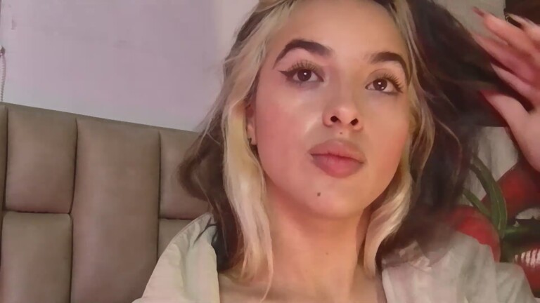 LiaBardi's Streamate show and profile