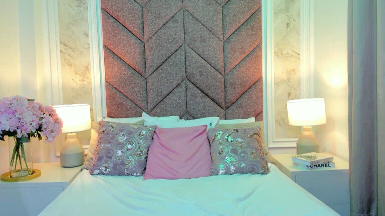 ScarletShinee's Streamate show and profile